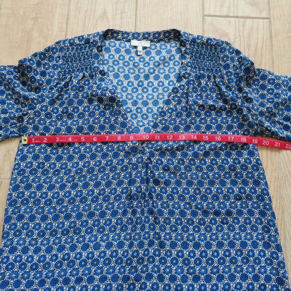 Joie 100% Silk Blue Medallion Pullover Blouse Women's S Relaxed Fit Boho - Picture 4 of 8